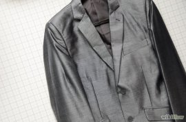 Изображение с названием Fold a Suit for Travel Step 8