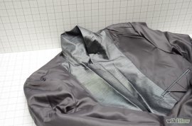 Изображение с названием Fold a Suit for Travel Step 3
